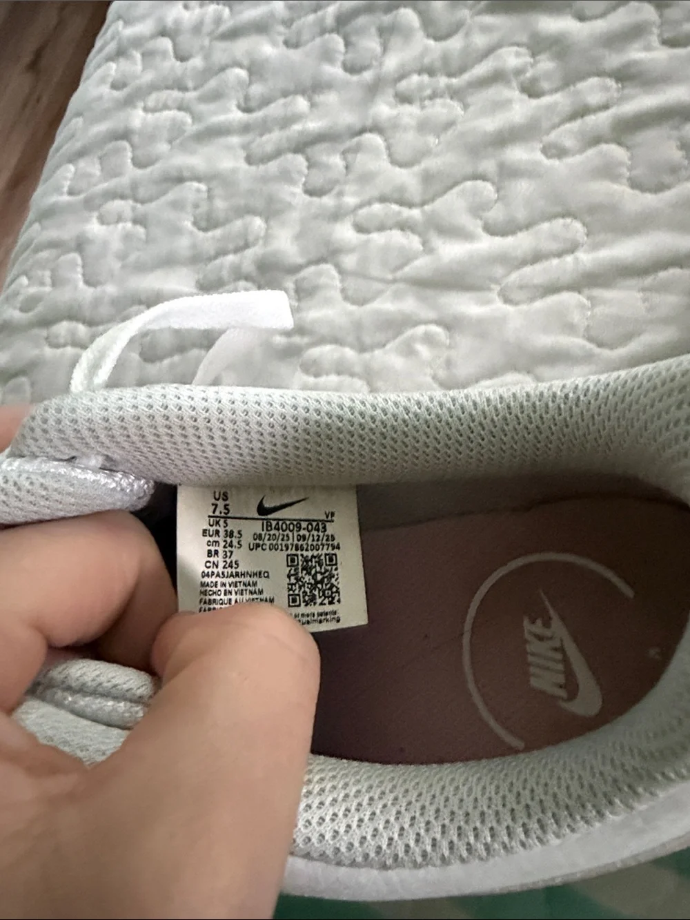 Nike women’s court vision White and Light Pink Low-Top Sneakers - Picture 5 of 6